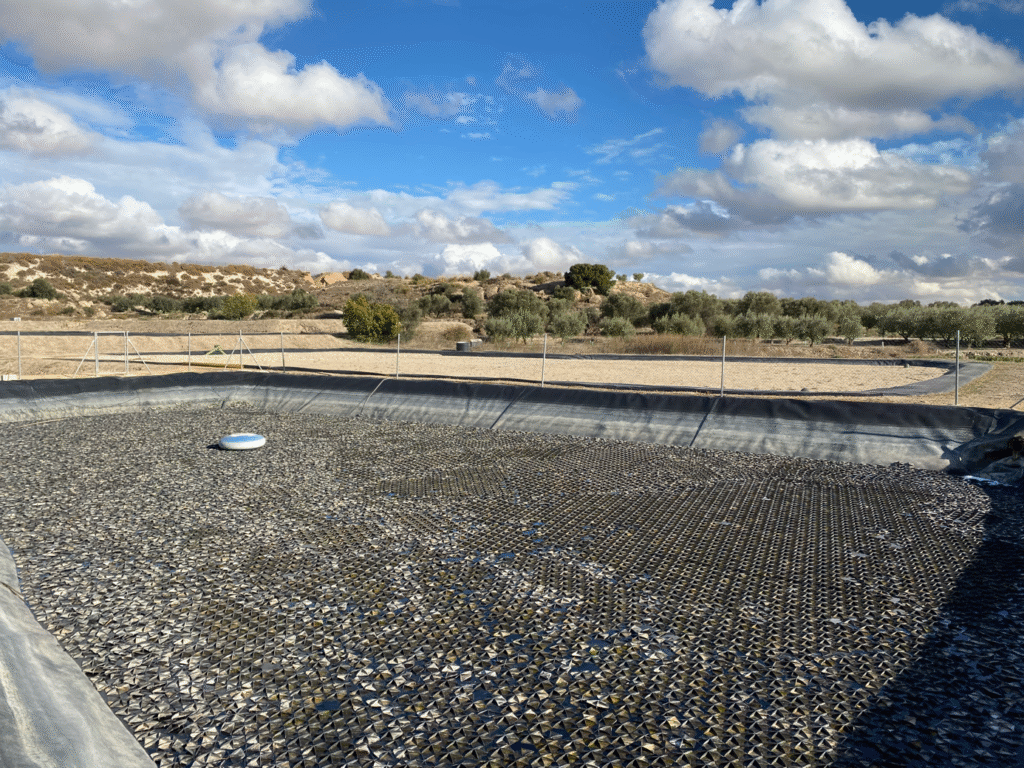 Balsa de riego en Ontur, cubierta con Hexa-Cover® cubierta flotante