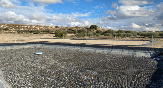 Comunidad de Regantes usa Hexa-Cover® cubierta flotante para controlar la proliferación de algas