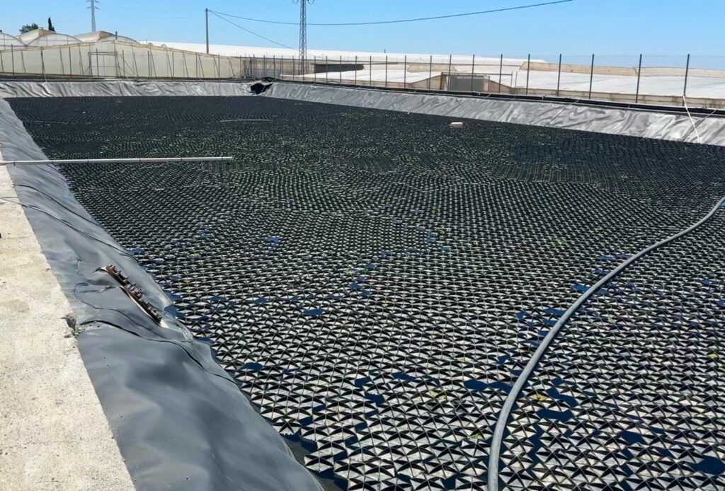 Balsa de riego con Hexa-Cover® cubierta flotante en El Ejido 